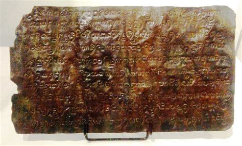  Laguna Copperplate Inscription: Una Ventana al Pasado y una Melodia de Bronce